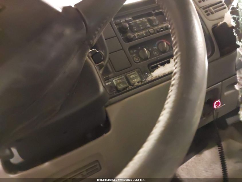 1998 GMC Yukon Sle VIN: 1GKEK13R9WJ723658 Lot: 43843554