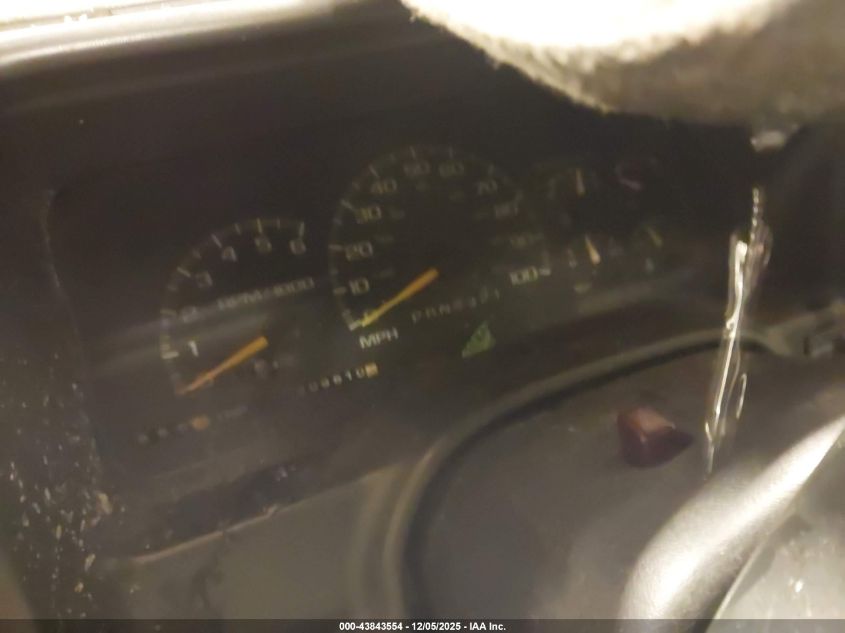 1998 GMC Yukon Sle VIN: 1GKEK13R9WJ723658 Lot: 43843554