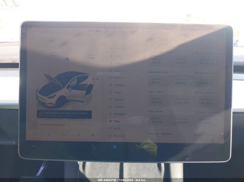 2023 Tesla Model Y Awd/Long Range Dual Motor All-Wheel Drive VIN: 7SAYGDEE5PF635160 Lot: 43843700