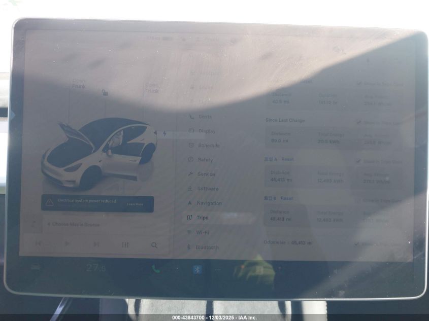 2023 Tesla Model Y Awd/Long Range Dual Motor All-Wheel Drive VIN: 7SAYGDEE5PF635160 Lot: 43843700