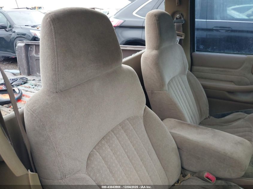 2000 Chevrolet S-10 Ls VIN: 1GCCS1443YK111023 Lot: 43843908