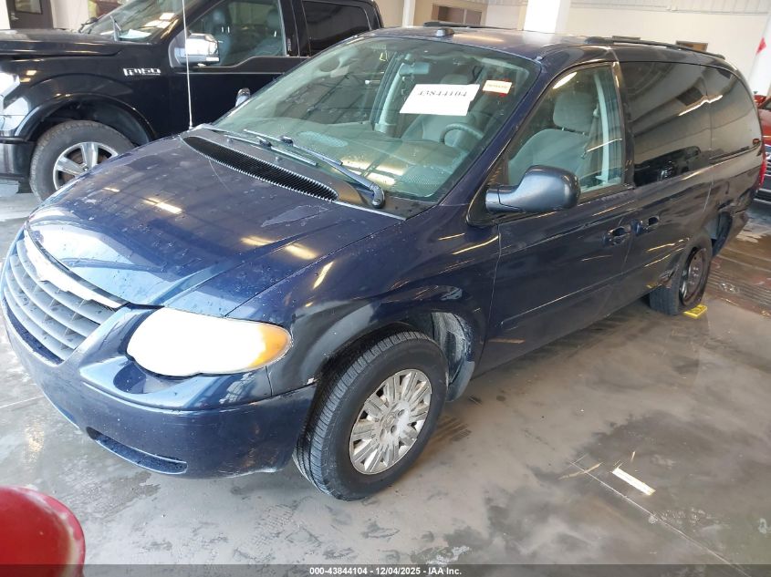 2005 Chrysler Town & Country Lx