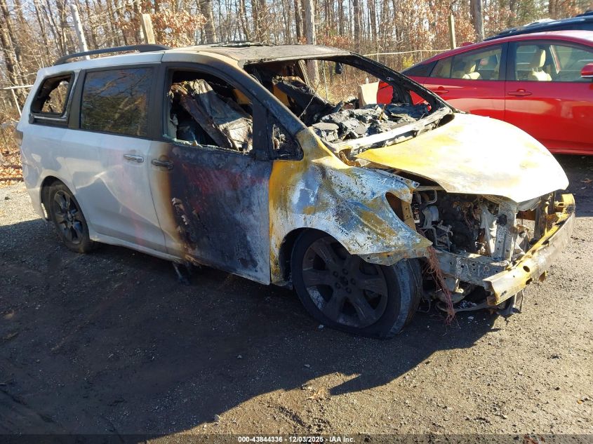 TOYOTA SIENNA SE 8 PASSENGER