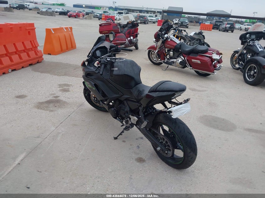 2025 Kawasaki Ex650 R