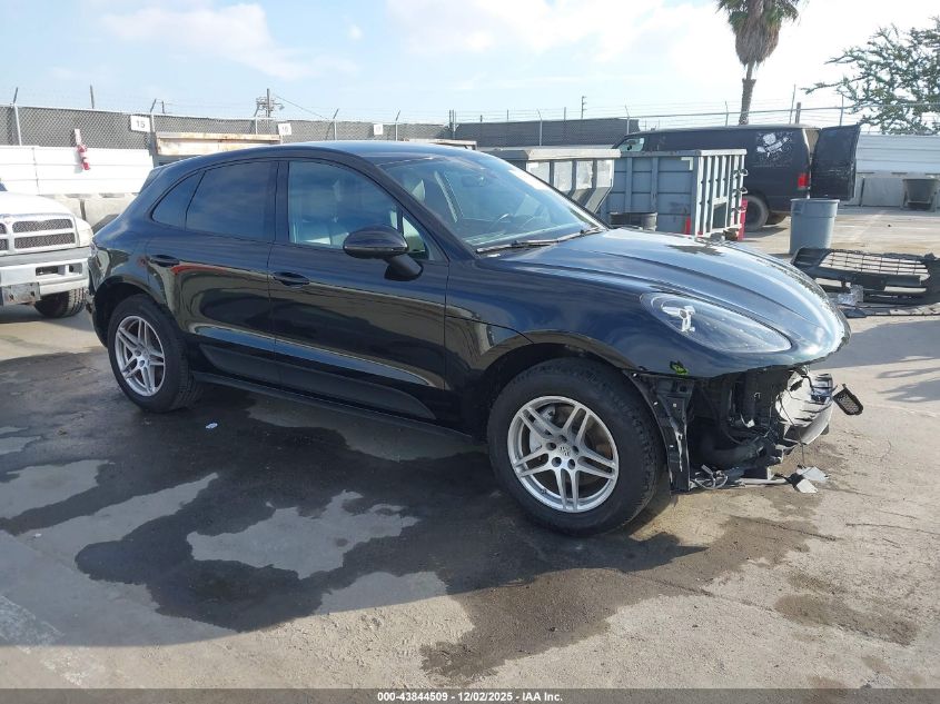 PORSCHE MACAN