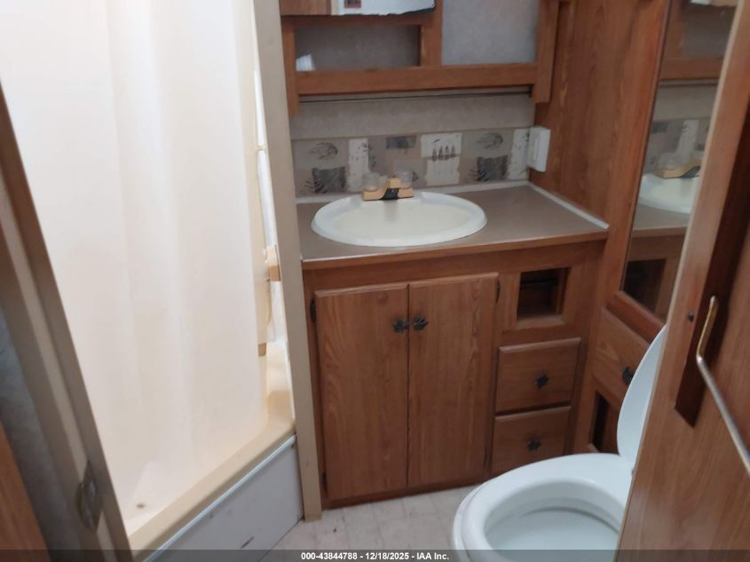 2004 Wilderness 275Cks VIN: 1ED5C272342968433 Lot: 43844788