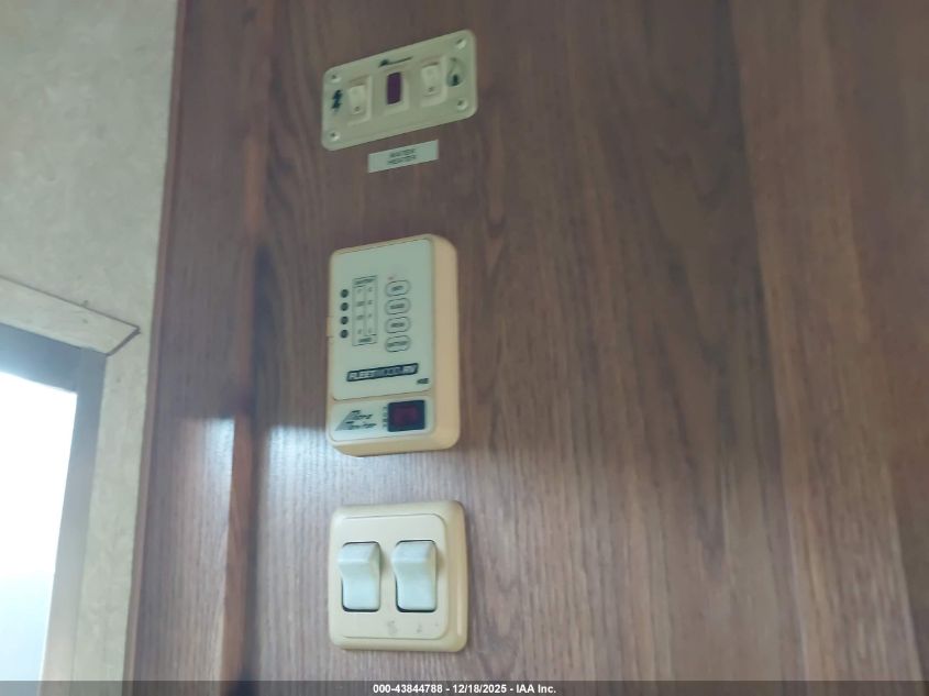 2004 Wilderness 275Cks VIN: 1ED5C272342968433 Lot: 43844788