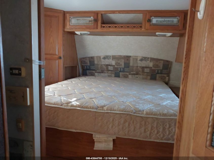 2004 Wilderness 275Cks VIN: 1ED5C272342968433 Lot: 43844788