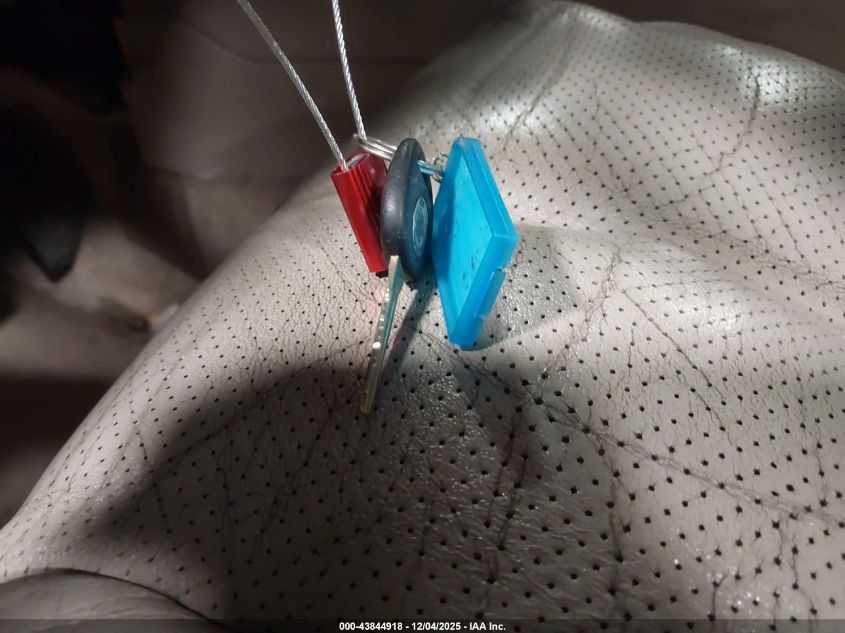 1999 Cadillac Escalade Standard VIN: 1GYEK13RXXR415861 Lot: 43844918