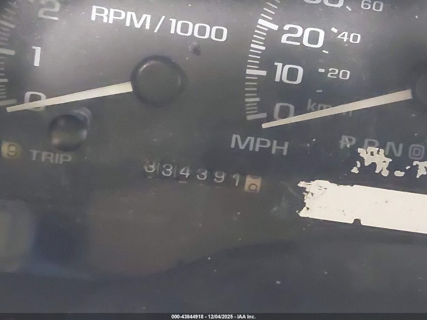 1999 Cadillac Escalade Standard VIN: 1GYEK13RXXR415861 Lot: 43844918