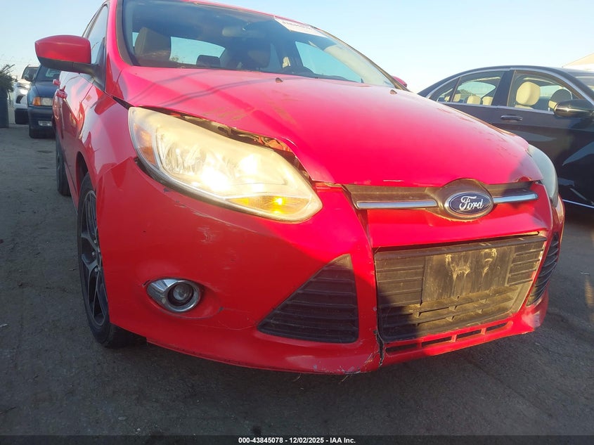 1FAHP3F28CL370422 2012 FORD FOCUS photo no. 14