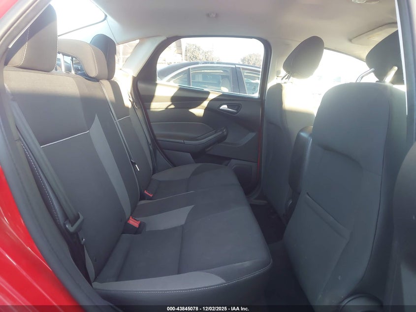 1FAHP3F28CL370422 2012 FORD FOCUS photo no. 8
