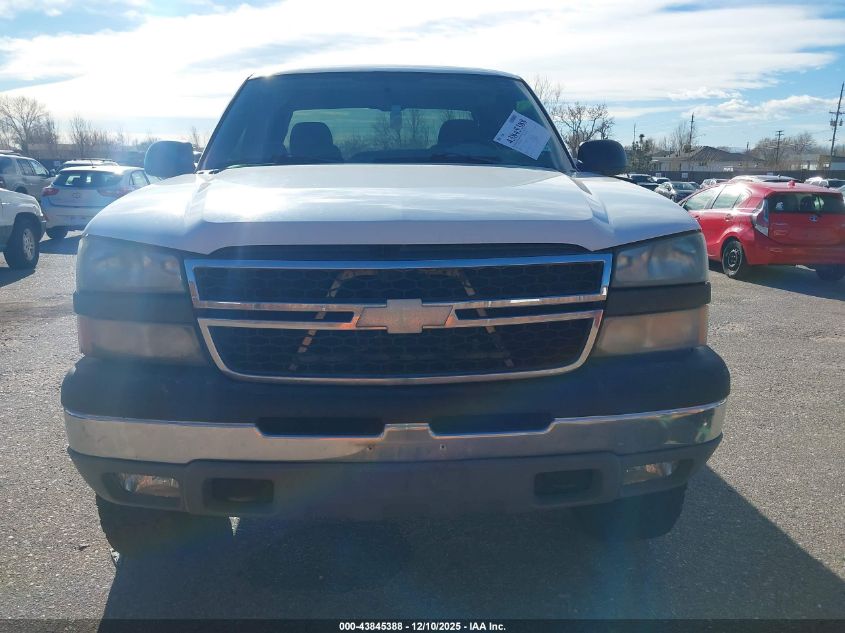 2005 Chevrolet Silverado 1500 Z71 VIN: 1GCEK19B65E121703 Lot: 43845388