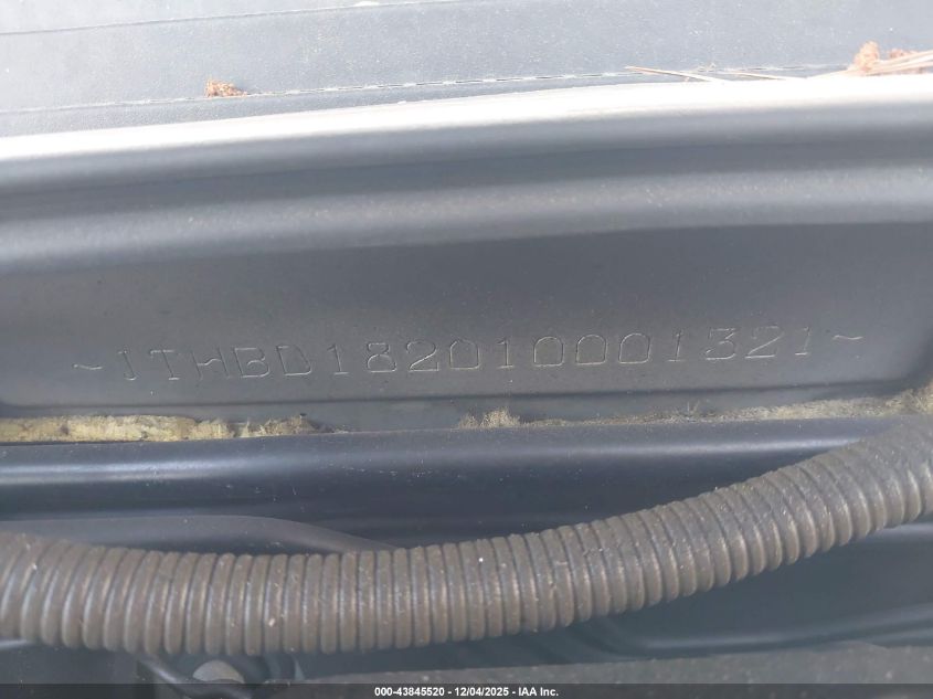 2001 Lexus Is 300 VIN: JTHBD182010001321 Lot: 43845520