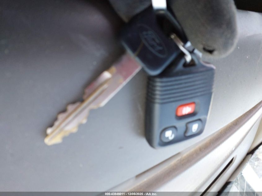 2000 Ford F-350 Lariat/Xl/Xlt VIN: 3FTSW31F5YMA52731 Lot: 43846011