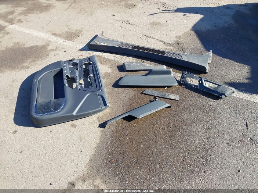 2025 Rivian R1S Adventure Dual Motor Large Pack/Adventure Dual Motor Max Pack VIN: 7PDSGBBA7SN065061 Lot: 43846108