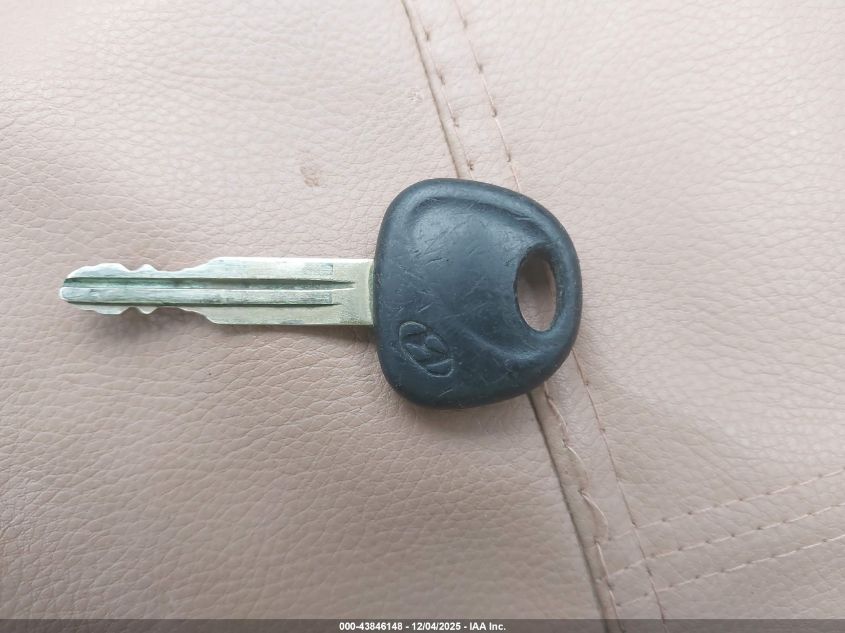 2004 Hyundai Elantra Gls/Gt VIN: KMHDN46D84U721164 Lot: 43846148