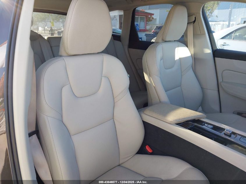 2022 Volvo Xc60 Recharge Plug-In Hybrid T8 Inscription Expression VIN: YV4BR0DZ0N1996017 Lot: 43846577