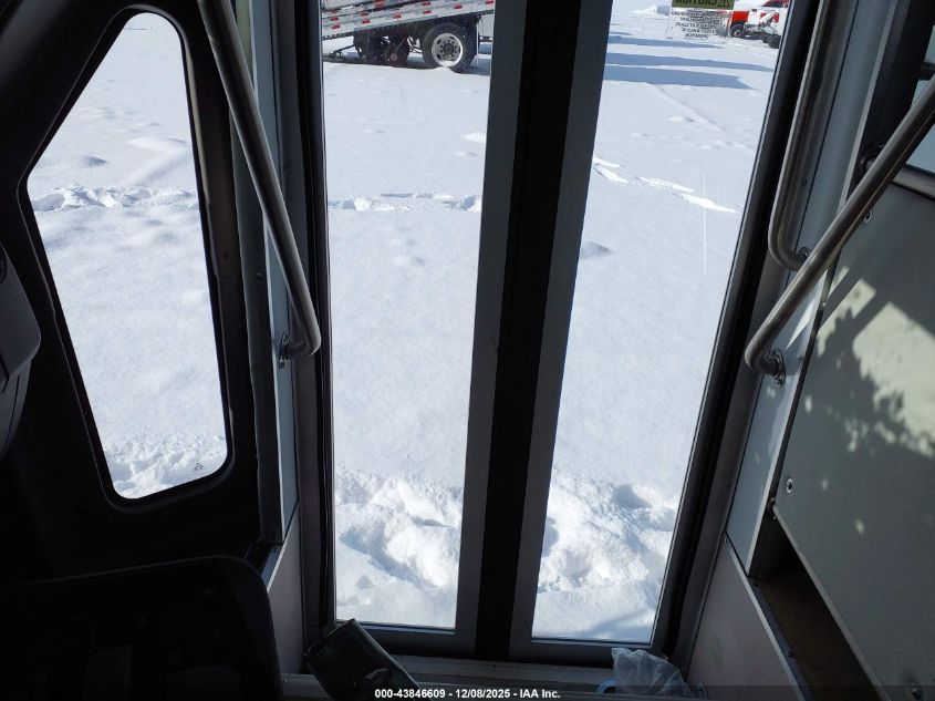 2023 Ford E-450 Cutaway VIN: 1FDFE4FN3PDD18988 Lot: 43846609