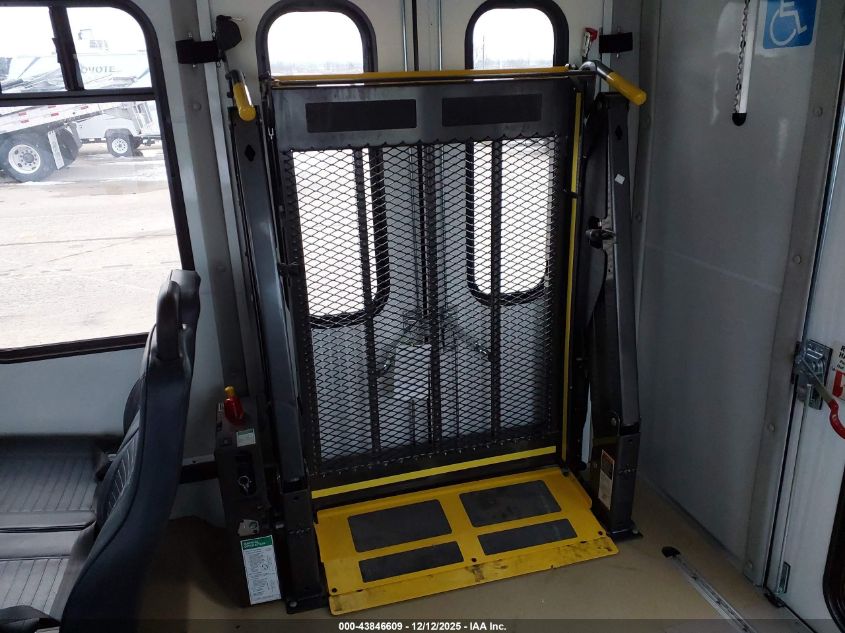 2023 Ford E-450 Cutaway VIN: 1FDFE4FN3PDD18988 Lot: 43846609