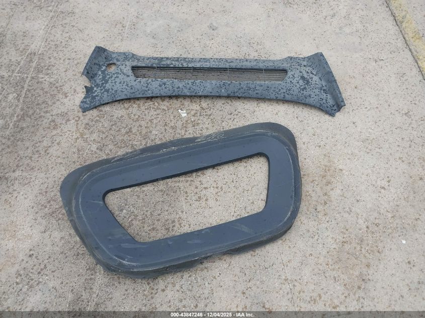 2023 Tesla Model Y Awd/Long Range Dual Motor All-Wheel Drive VIN: 7SAYGDEEXPA147884 Lot: 43847246