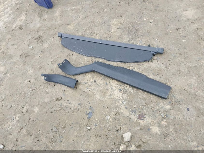 2022 Toyota Corolla Cross Xle VIN: 7MUEAAAG2NV013850 Lot: 43847316