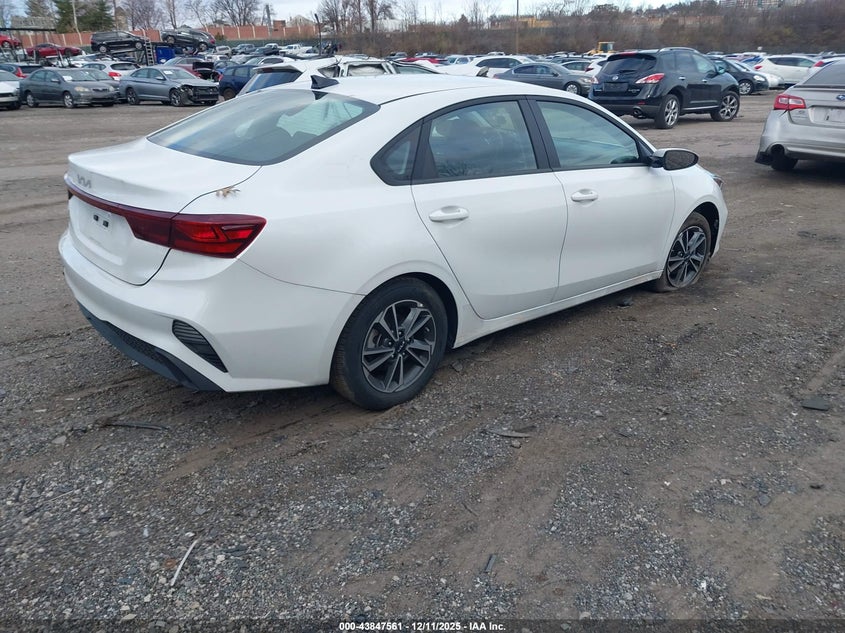 VIN 3KPF24AD6RE774464 2024 KIA FORTE LXS