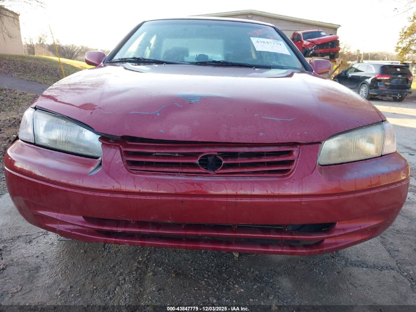 1997 Toyota Camry Le VIN: 4T1BG22K5VU180215 Lot: 43847779