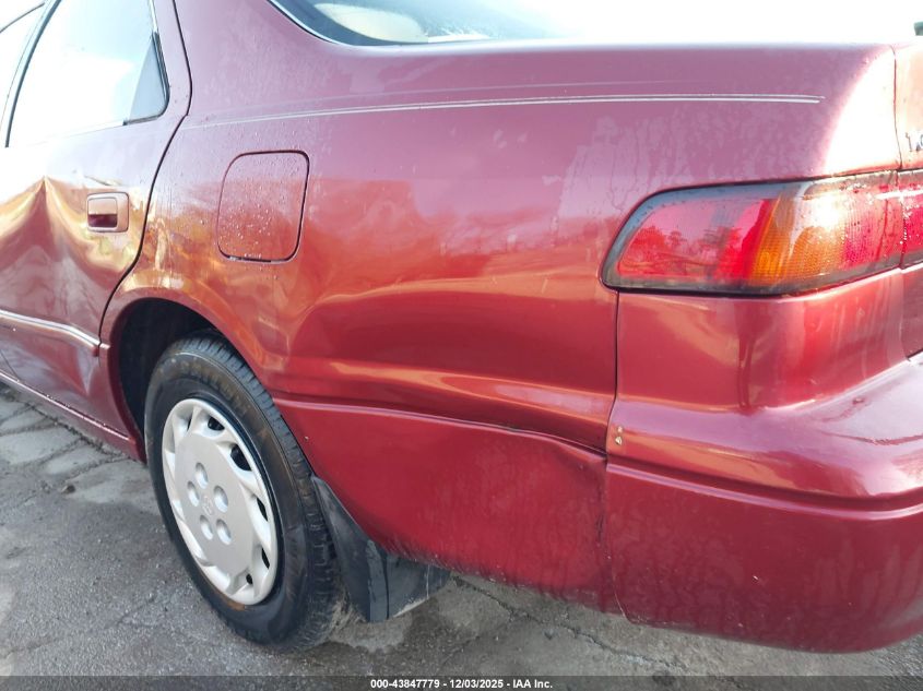 1997 Toyota Camry Le VIN: 4T1BG22K5VU180215 Lot: 43847779