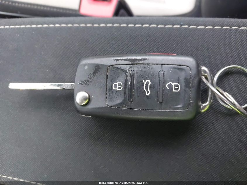 2018 Volkswagen Beetle 2.0T Coast/2.0T S VIN: 3VWFD7AT4JM705489 Lot: 43848073