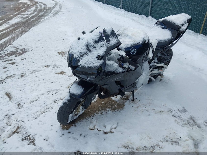 JH2PC4009EK700275 2014 HONDA CBR photo no. 2