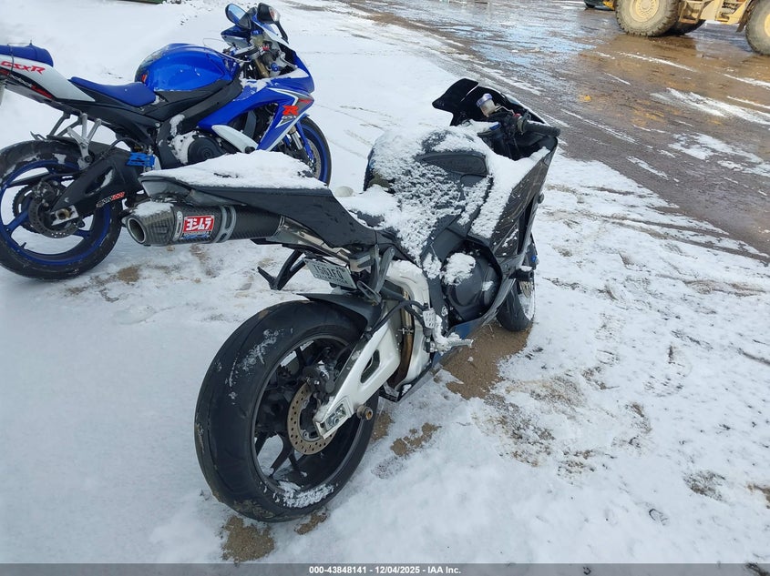 JH2PC4009EK700275 2014 HONDA CBR photo no. 4