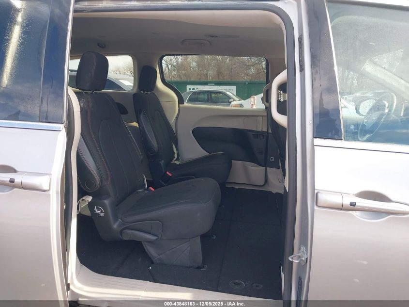 2017 Chrysler Pacifica Touring VIN: 2C4RC1DG0HR747952 Lot: 43848163