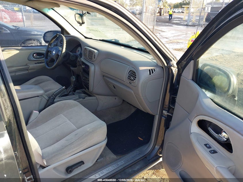 1GNDS13S252119766 2005 CHEVROLET TRAILBLAZER photo no. 5