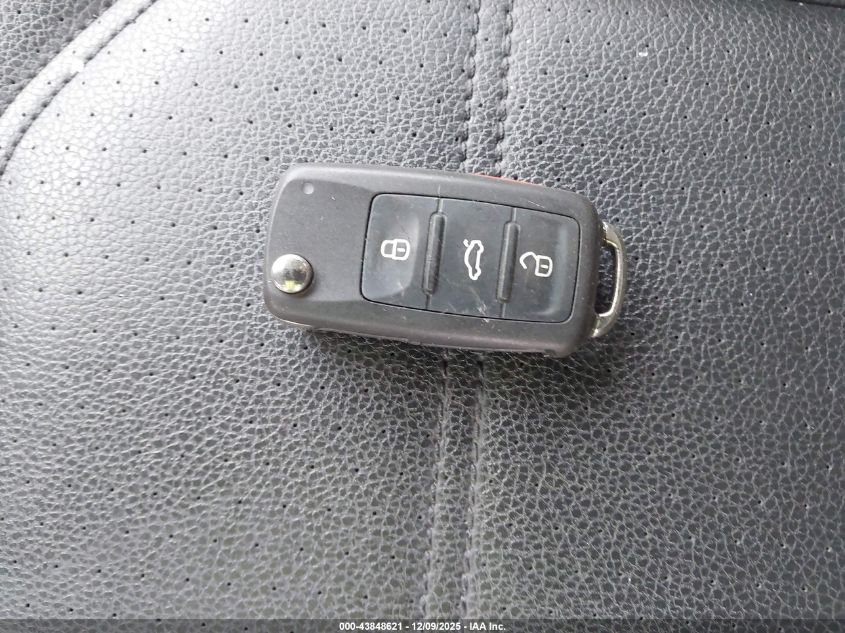 2019 Volkswagen Passat 2.0T Wolfsburg Edition VIN: 1VWLA7A32KC005632 Lot: 43848621