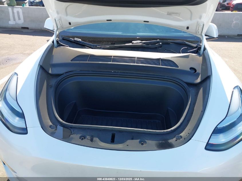 2022 Tesla Model Y Long Range Dual Motor All-Wheel Drive VIN: 7SAYGDEE6NF313818 Lot: 43848623