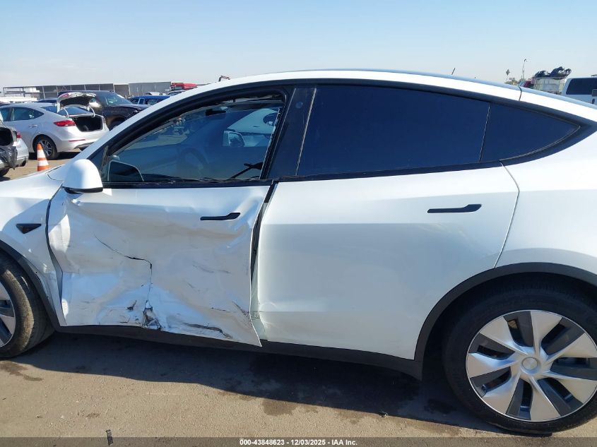 2022 Tesla Model Y Long Range Dual Motor All-Wheel Drive VIN: 7SAYGDEE6NF313818 Lot: 43848623