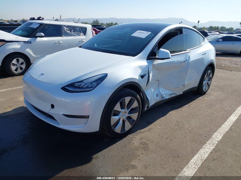 2022 Tesla Model Y Long Range Dual Motor All-Wheel Drive