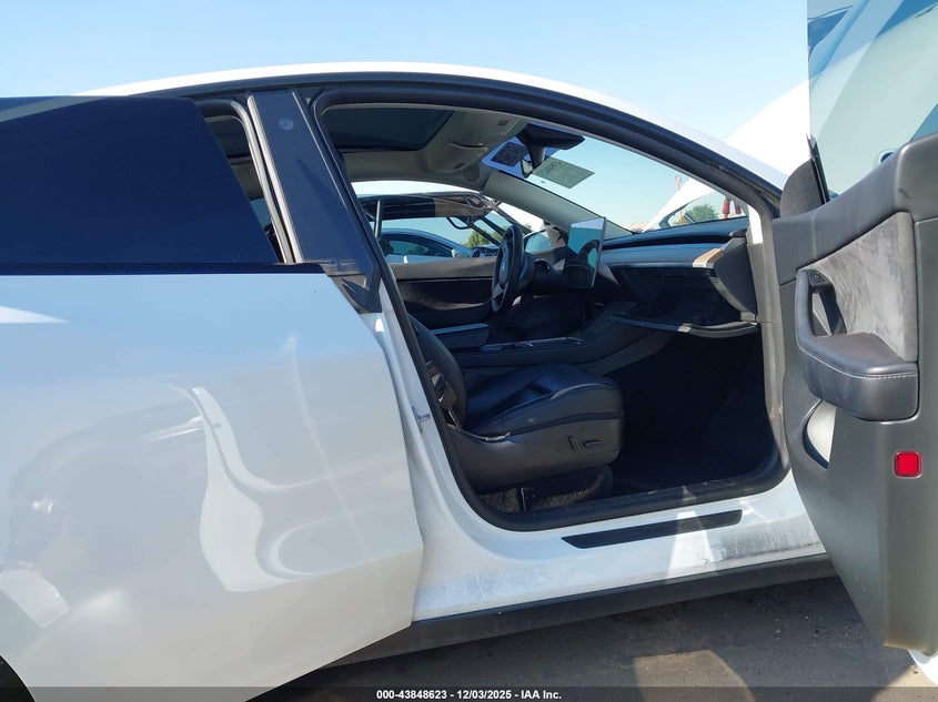 2022 TESLA MODEL Y U   U(VIN: 7SAYGDEE6NF313818