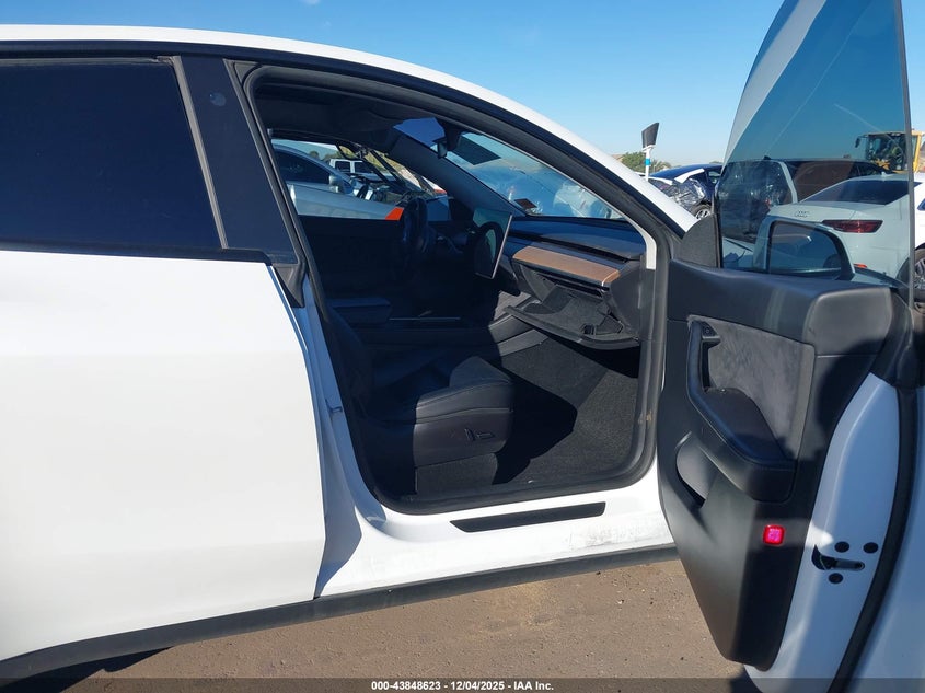 2022 Tesla Model Y Long Range Dual Motor All-Wheel Drive