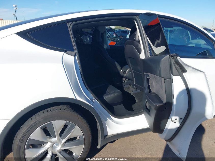 2022 Tesla Model Y Long Range Dual Motor All-Wheel Drive VIN: 7SAYGDEE6NF313818 Lot: 43848623