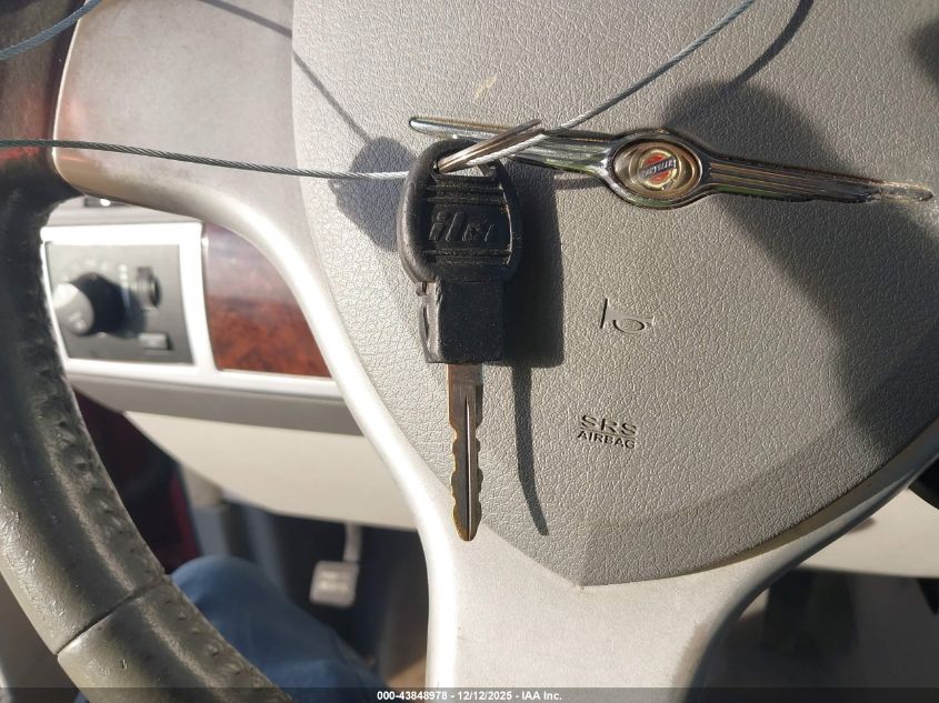 2009 Chrysler Town & Country Touring VIN: 2A8HR54169R670575 Lot: 43848978