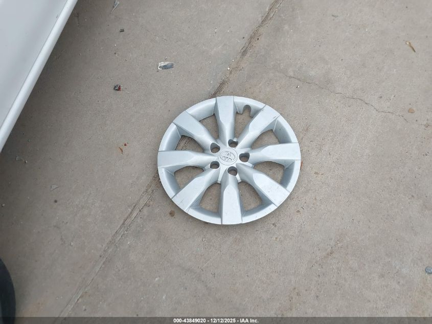 2015 Toyota Corolla Le VIN: 5YFBURHEXFP221847 Lot: 43849020