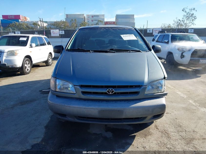 1998 Toyota Sienna Le VIN: 4T3ZF13C2WU083212 Lot: 43849058