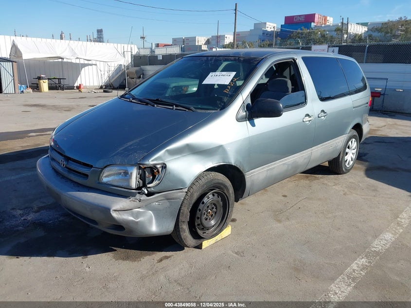 1998 Toyota Sienna Le 4T3ZF13C2WU083212 photo #3