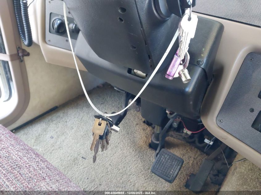 2002 Ford F550 Super Duty Stripped Chass VIN: 1FCNF53S220A06271 Lot: 43849085