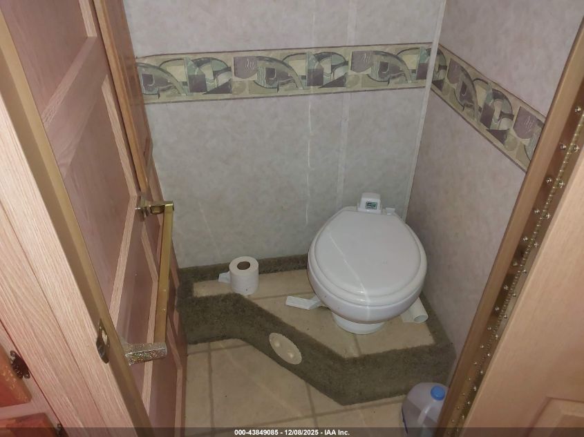 2002 Ford F550 Super Duty Stripped Chass VIN: 1FCNF53S220A06271 Lot: 43849085