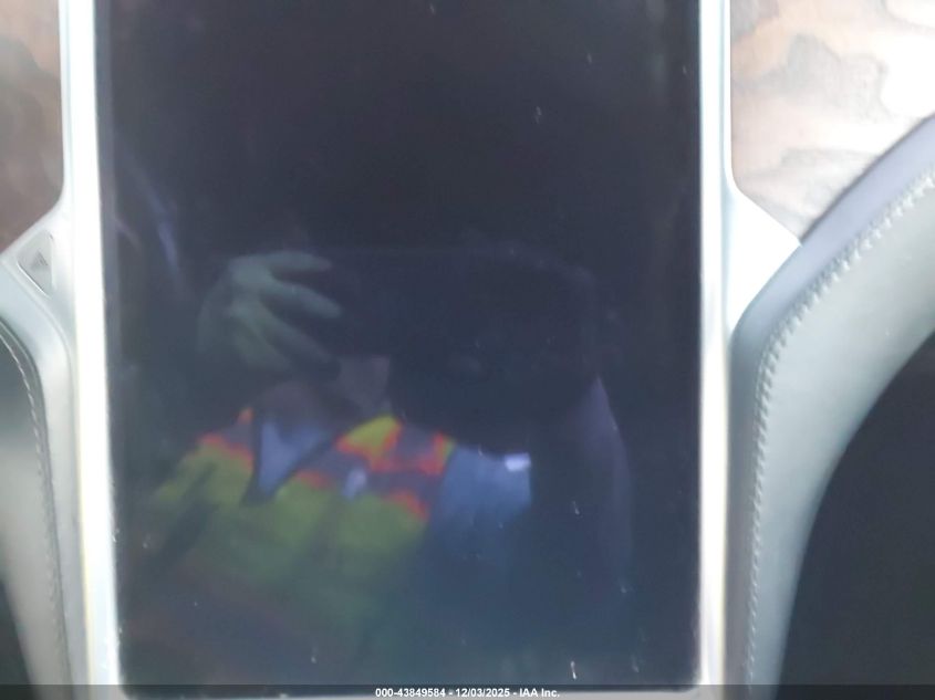 2018 Tesla Model S 100D/75D/P100D VIN: 5YJSA1E25JF249693 Lot: 43849584