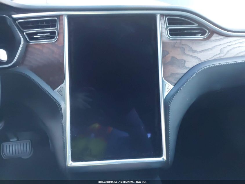 2018 Tesla Model S 100D/75D/P100D VIN: 5YJSA1E25JF249693 Lot: 43849584