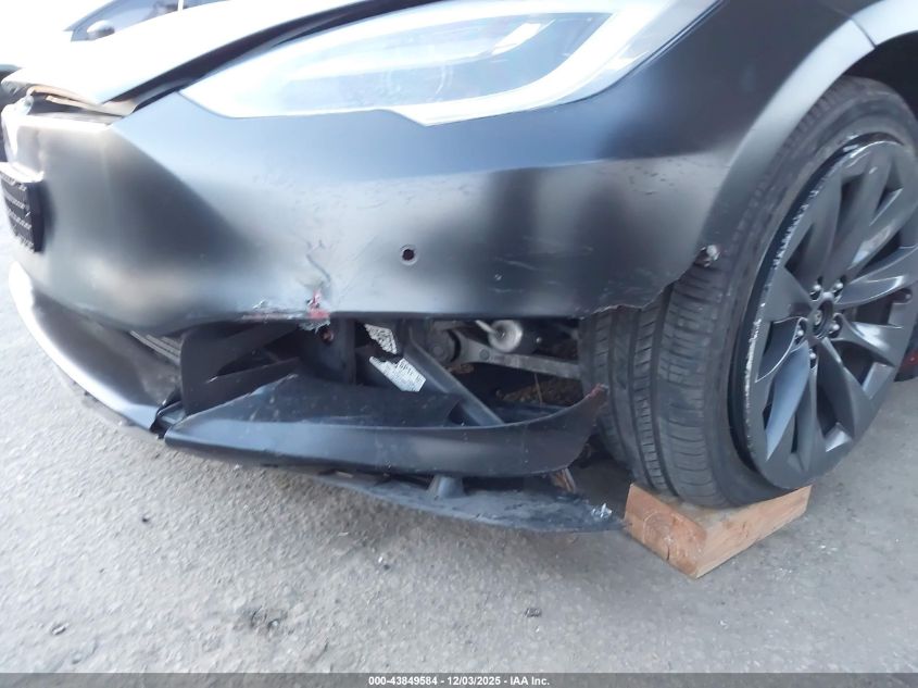 2018 Tesla Model S 100D/75D/P100D VIN: 5YJSA1E25JF249693 Lot: 43849584